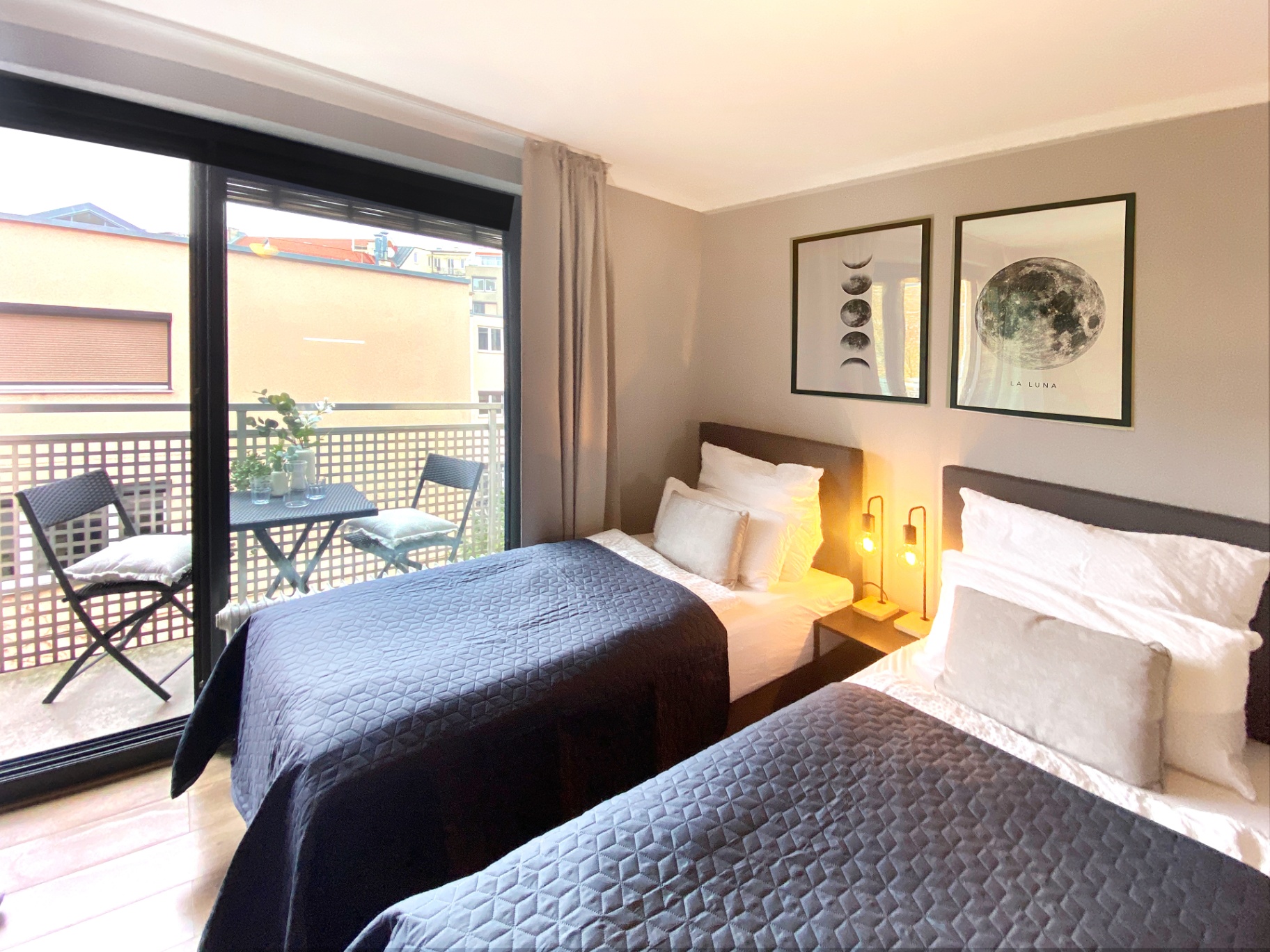 Schlafzimmer mit Balkon, München